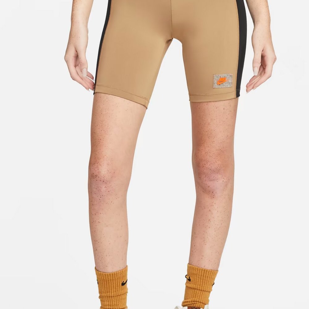 NWT Nike Sportswear High-Waisted Womens Bike Shorts, Medium